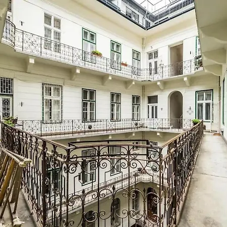 Erkel House I Petite Lägenhet *